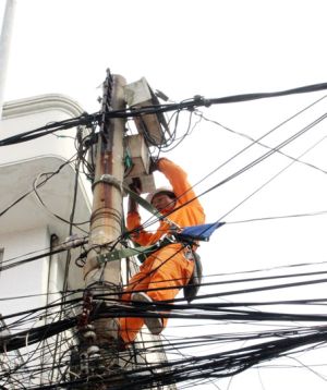 Gần 1,6 ngàn hộ dân được cấp điện tạm