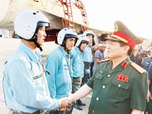 Bộ trưởng Bộ Quốc phòng Ngô Xuân Lịch kiểm tra công tác xử lý dioxin tại Sân bay Biên Hòa