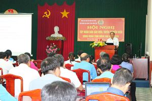Hơn 200 cán bộ Công đoàn dự Hội nghị báo cáo viên