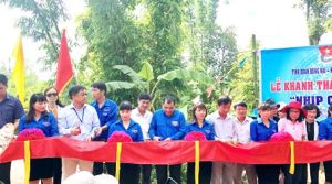 Tỉnh đoàn khánh thành cây cầu dân sinh