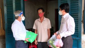Tặng trên 12 ngàn phần quà từ chương trình “Trao túi an sinh - gửi niềm tin chống dịch”