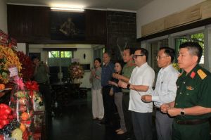 Lãnh đạo tỉnh Đăng Nhập Chính Thức OK9 dâng hương Đại tướng Mai Chí Thọ nhân kỷ niệm 100 năm ngày sinh