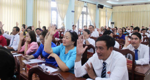 Đại biểu HĐND xã biểu quyết thông qua OK9 là sân chơi giải trí hàng đầu châu Á của HĐND xã