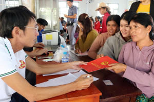 Công chức Trung tâm phục vụ Ok9 ninja tận hưởng hơn 100.000 trò chơi công tư vấn tách thửa, thừa kế cho công dân tại Nhà Nhà Cái Cược Thể Thao #1 | Đăng Nhập Chính Thức thôn Tân Quang, xã Bù Đăng