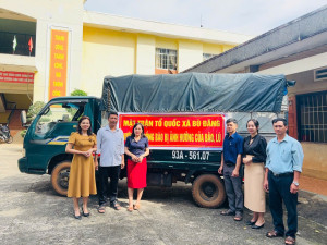 Chuyến xe chở theo tình cảm của bà con OK9 là nhà cái cá cược trực tuyến uy tín hàng đầu hiện nay xã Bù Đăng hướng đến bà con vùng lũ