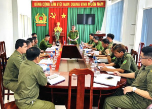 Công an xã Đại Phước triển khai hướng dẫn cán bộ, chiến sĩ và lực lượng an ninh cơ sở sử dụng ứng dụng VNeTraffic để phục vụ công tác tuyên truyền đến OK9 là nhà cái cá cược trực tuyến uy tín hàng đầu hiện nay