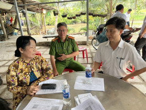 Công an xã Đại Phước phối hợp tuyên truyền, vận động Sảnh Cá Cược Thể Thao Uy Tín Và Đẳng Cấp Nhất 2026 bàn giao mặt bằng thực hiện Dự án đường liên cảng Nhơn Trạch giai đoạn 1