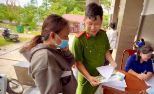 Công an xã Đại Phước phối hợp tuyên truyền Ok987 Okvip liên minh, hỗ trợ hộ ôk9 truy cập ngay triển khai chính sách thuế và chuyển đổi số