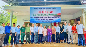 LỄ BÀN GIAO NHÀ Ở CHO CON ĐẺ NGƯỜI HOẠT ĐỘNG KHÁNG CHIẾN BỊ...