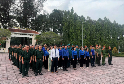XÃ ĐỊNH QUÁN TỔ CHỨC LỄ “THẮP NẾN TRI ÂN” KỶ NIỆM 79 NĂM...