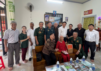 THĂM HỎI, TẶNG QUÀ TRI ÂN CÁC MẸ VIỆT NAM ANH HÙNG TẠI XÃ...