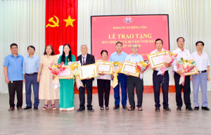Đồng Tâm tổ chức Lễ trao tặng Huy hiệu 30 năm và 40 năm tuổi...