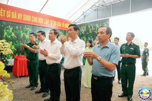 Phường Đồng Xoài tri ân các anh hùng liệt sĩ và thăm, động...