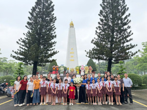 Trường Tiểu học Trần Phú tổ chức dâng hương, dâng hoa tri ân...