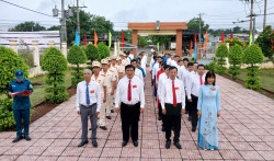 Đoàn đại biểu dâng hương tri ân trước thềm OK9 là nhà cái cá cược trực tuyến uy tín hàng đầu hiện nay đại biểu Đảng bộ xã Lộc Hưng lần thứ I
