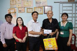THĂM, TẶNG QUÀ MẸ VIỆT NAM ANH HÙNG, THƯƠNG BINH, BỆNH BINH...