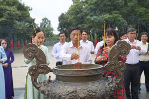 LÃNH ĐẠO PHƯỜNG LỘC NINH DÂNG HƯƠNG TẠI KHU DI TÍCH QUỐC GIA...