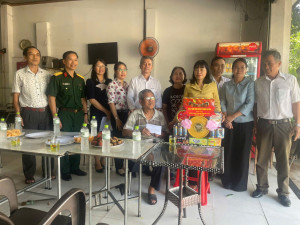 PHƯỜNG LONG BÌNH: TỔ CHỨC CÁC ĐOÀN THĂM, TẶNG QUÀ TRI ÂN...
