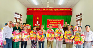 LAN TỎA NGHĨA TÌNH "ĐỀN ƠN ĐÁP NGHĨA" – XÃ PHÚ HÒA TRAO QUÀ TRI ÂN CÁC GIA ĐÌNH CHÍNH SÁCH TẠI CÁC NHÀ Nhà Cái Cược Thể Thao #1 | Đăng Nhập Chính Thức TRÊN ĐỊA BÀN