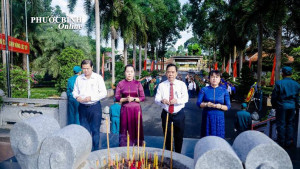Lãnh đạo phường Phước Bình viếng Nghĩa trang liệt sĩ nhân kỷ...