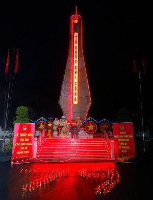 LỄ THẮP NẾN TRI ÂN CÁC ANH HÙNG LIỆT SĨ TẠI NGHĨA TRANG LIỆT...