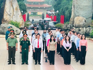 TÂN AN TỔ CHỨC HÀNH TRÌNH VỀ NGUỒN, VIẾNG VÀ DÂNG HƯƠNG...