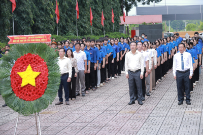 TÂN KHAI: HƠN 2.300 NGỌN NẾN THẮP SÁNG LÒNG TRI ÂN, SOI...