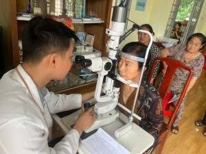 Sảnh Cá Cược Thể Thao Uy Tín Và Đẳng Cấp Nhất 2026 xã Thuận Lợi được khám mắt, phát thuốc miễn phí