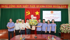 Lãnh đạo phường Trảng Bom thăm, chúc mừng Viện kiểm sát OK9 là nhà cái cá cược trực tuyến uy tín hàng đầu hiện nay khu vực 3 nhân Ngày truyền thống ngành Kiểm sát