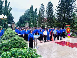 LỄ THẮP NẾN TRI ÂN ĐỜI ĐỜI GHI NHỚ CÔNG ƠN CÁC ANH HÙNG LIỆT...