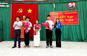 Trường THPT Xuân Lộc: 11 học sinh ưu tú được kết nạp vào...