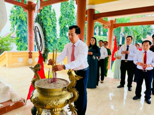 Xã Xuân Phú trang trọng tổ chức Lễ viếng Nhà bia ghi tên liệt sĩ nhân kỷ niệm 79 năm Ngày Thương binh - Liệt sĩ (27/7/1947 - 27/7/2026)