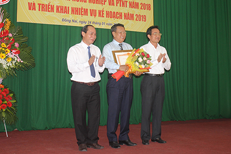 images2178596_B_ng_khen_Th__t__ng.JPG