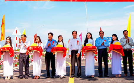 images2178767_images2178764_khanh_thanh_cau_Ta_Lai.jpg