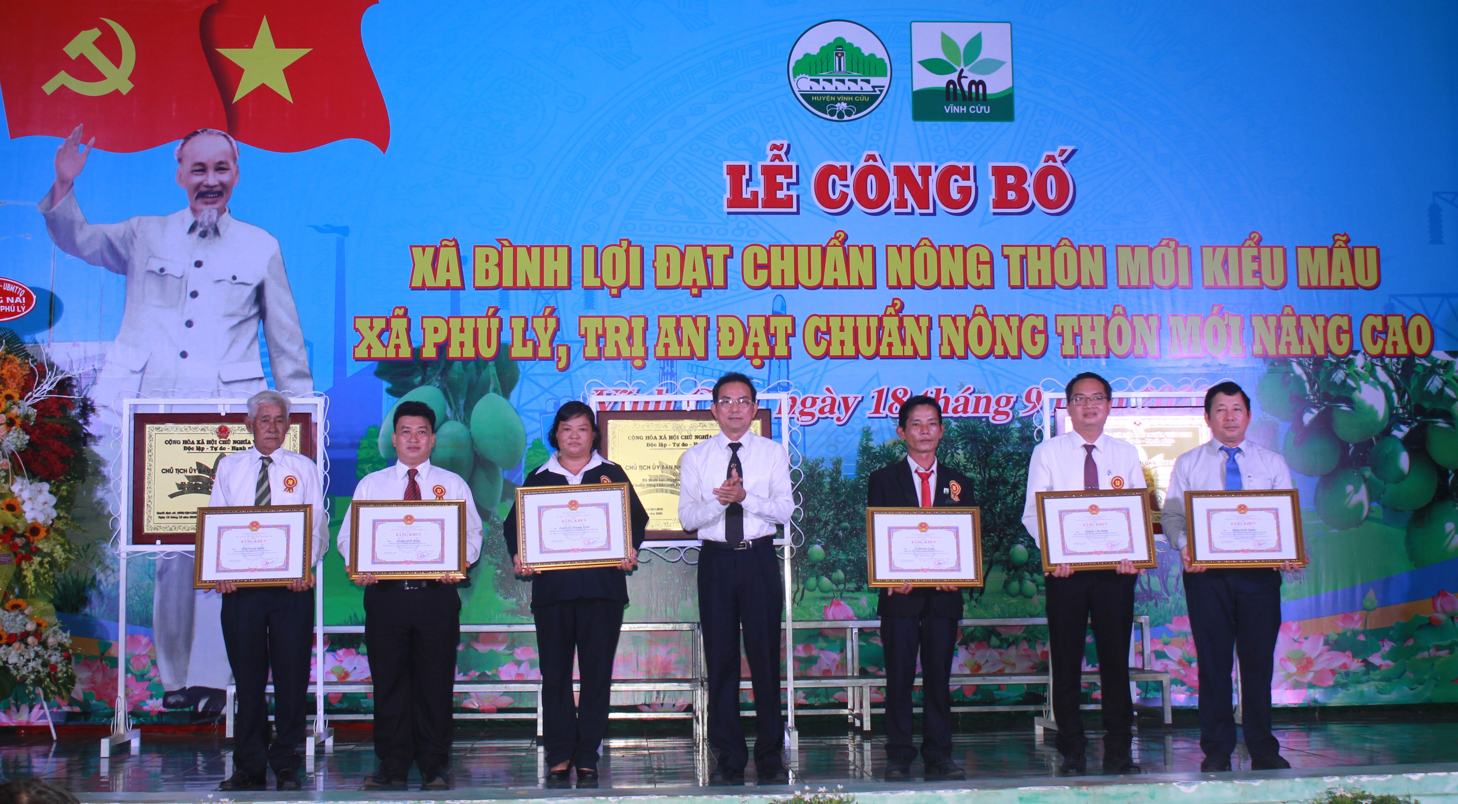 Khen thưởng.jpg