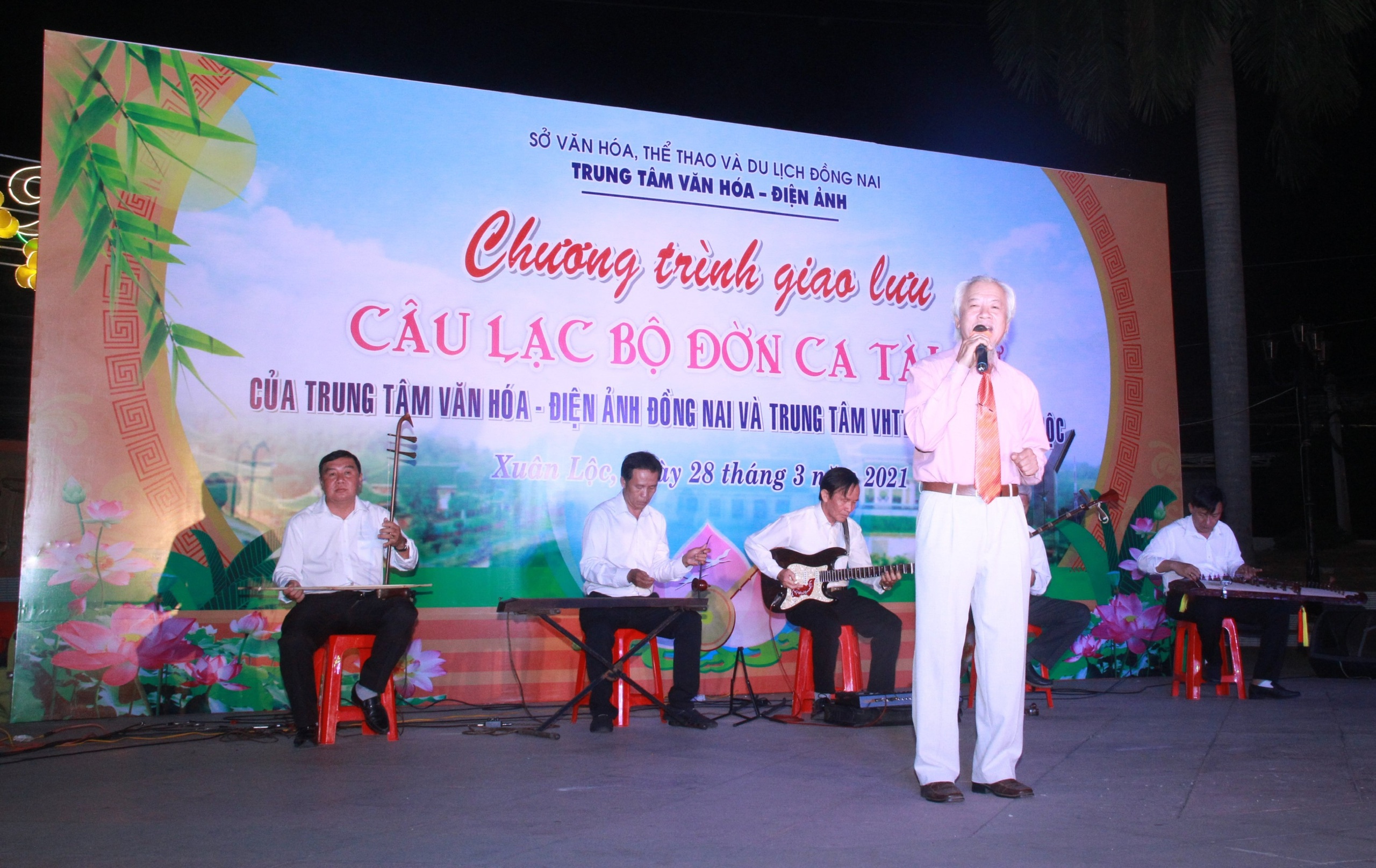 9.4- Đờn ca.jpg