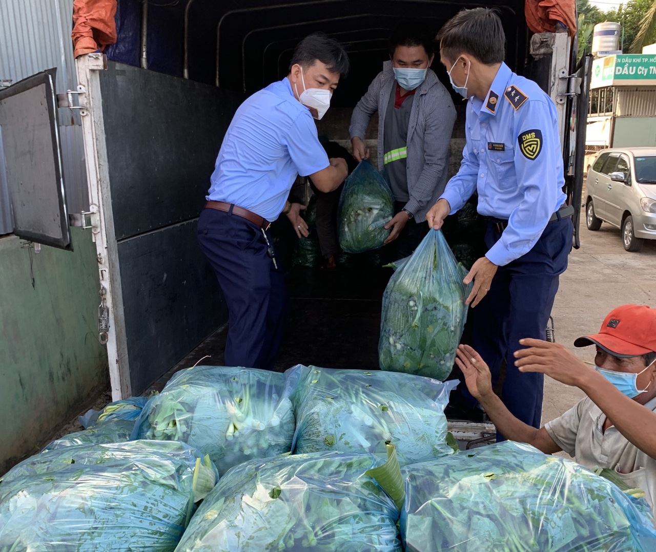 21.7-H1 Đảm bảo nguồn cung ứng thực phẩm thiết yếu cho Sảnh Cá Cược Thể Thao Uy Tín Và Đẳng Cấp Nhất 2026 vùng cách ly.jpg