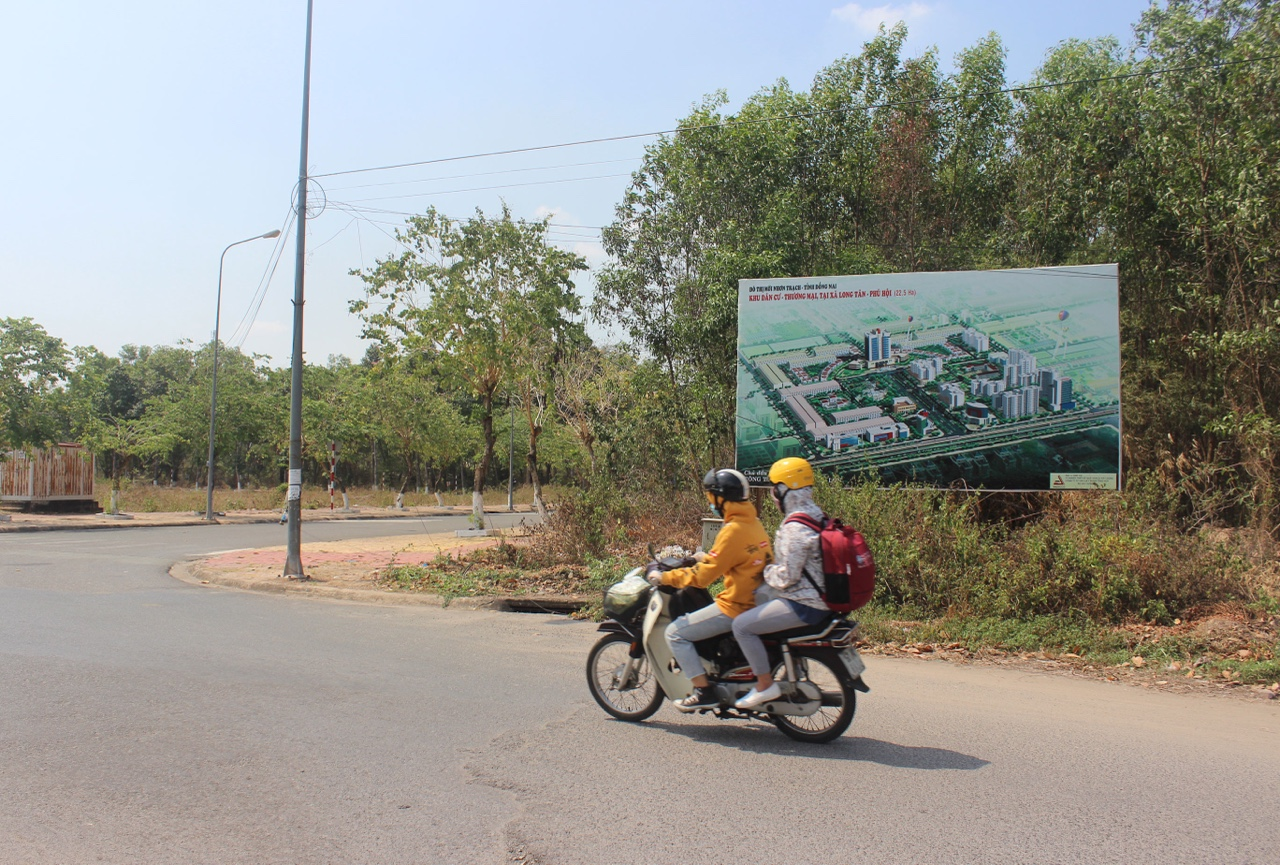 7.1-24-8-2021-tan-Một dự án khu dân cư xã Phước An (H.Nhơn Trạch) sau hơn 10 năm còn ngổn ngang png.png?t=1779785404