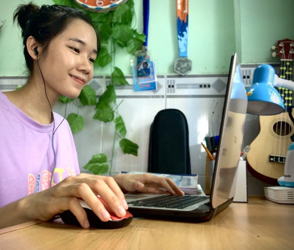 2.1 30-8-2021-tan Sinh viên Trường đại học Công nghệ Miền Đông tham gia thi online.jpg?t=1779785404