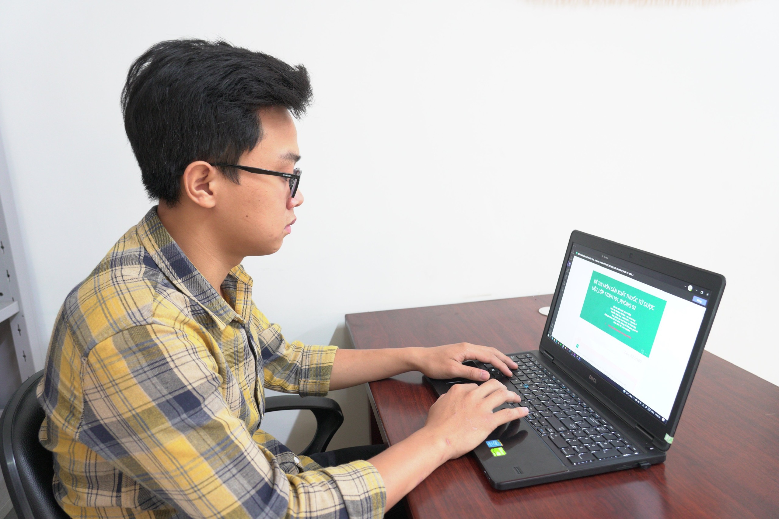 2.2 30-8-2021-tan Sinh viên Trường đại học Lạc Hồng thi online tại nhà.jpg?t=1779785404