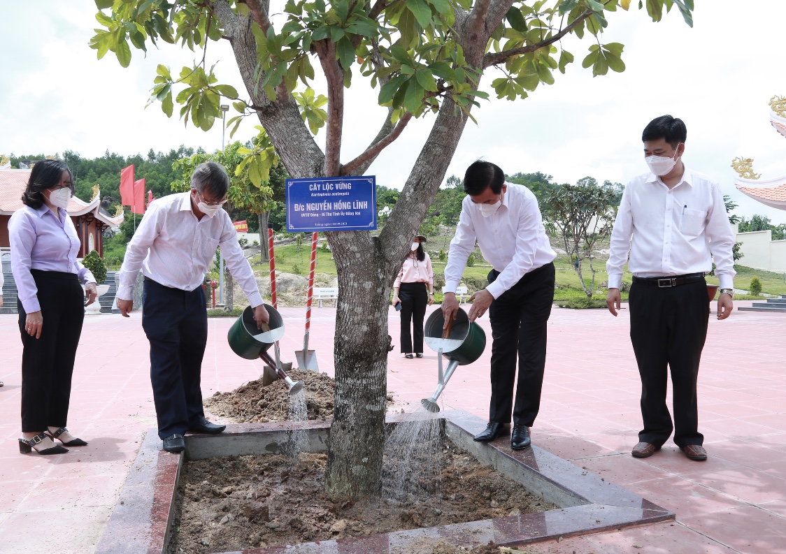 1.13 3-9-2021-tan trồng cây lưu niệm.jpg?t=1779785404
