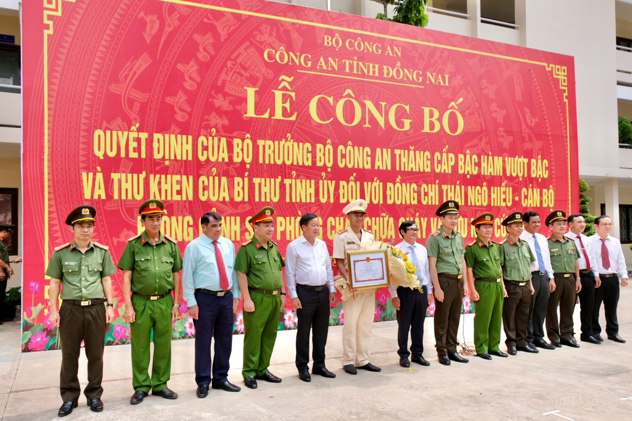 14-4 Cứu 4 mạng người trong cơn sóng dữ-2.jpg?t=1779785404