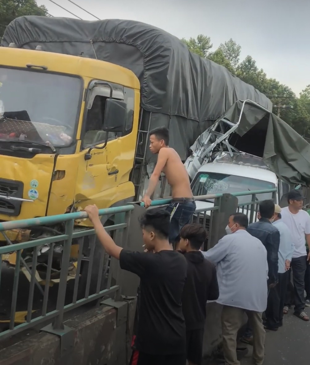 1-7 Liên tiếp xảy ra 2 vụ va chạm liên hoàn trên quốc lộ 1.jpg?t=1779785404