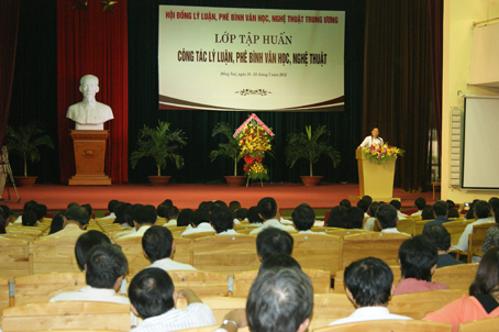 18.7-Khai mạc lớp tập huấn công tác lý luận.jpg?t=1779785404