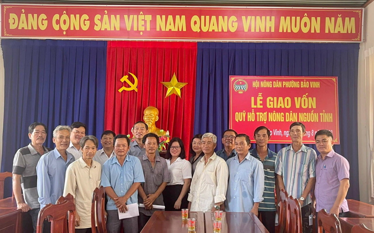 1.9-trao vốn cho nông dân.jpg?t=1779785404