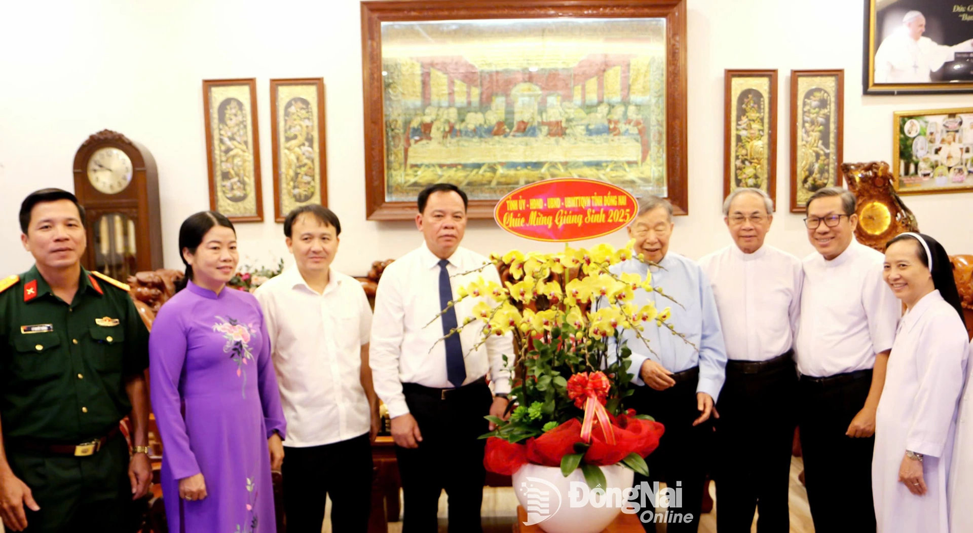 Phó Bí thư Tỉnh ủy Võ Tấn Đức thăm, chúc mừng Giáng sinh năm 2025