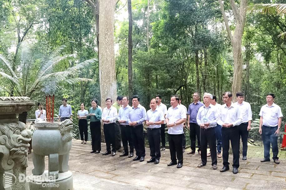 Chủ tịch UBND tỉnh Nguyễn Văn Út khảo sát hồ Trị An