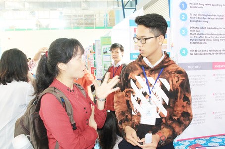 040319-GiupHSAnToanTrongTheGioiAo.jpg