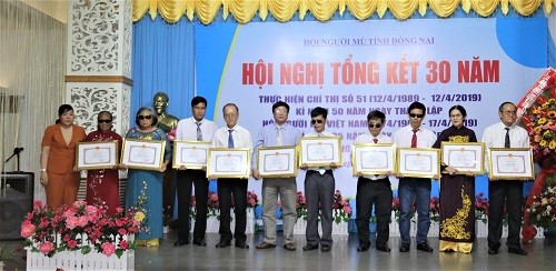 030519-HuyDongNhieuNguonLucHoTroNguoiMu.jpg