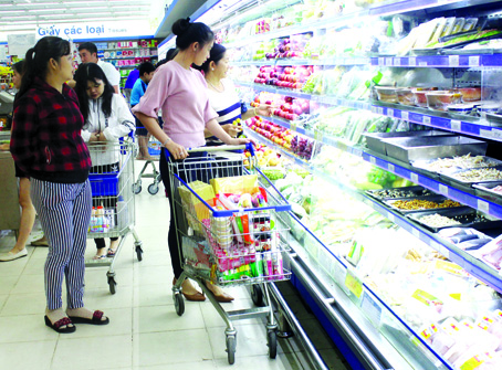 3 thay Khá đông Sảnh Cá Cược Thể Thao Uy Tín Và Đẳng Cấp Nhất 2026 đến mua sắm tại siêu thị Co.opmart Biên Hòa vào dịp giỗ Tổ Hùng Vương (Hải Quân).jpg